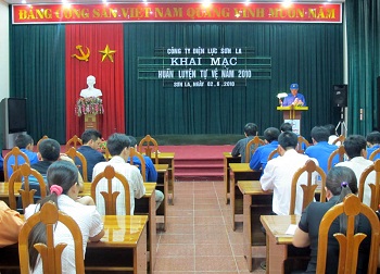 Công ty Điện lực Sơn La tổ chức huấn luyện quân sự năm 2010